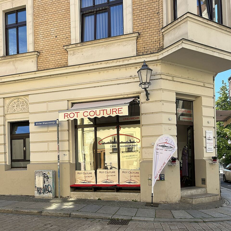 DRK Kleiderladen rot couture